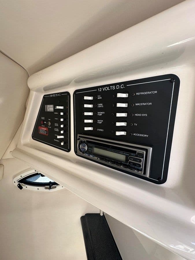 Купить яхту 2004 245 Monterey 24 в Shestakov Yacht Sales