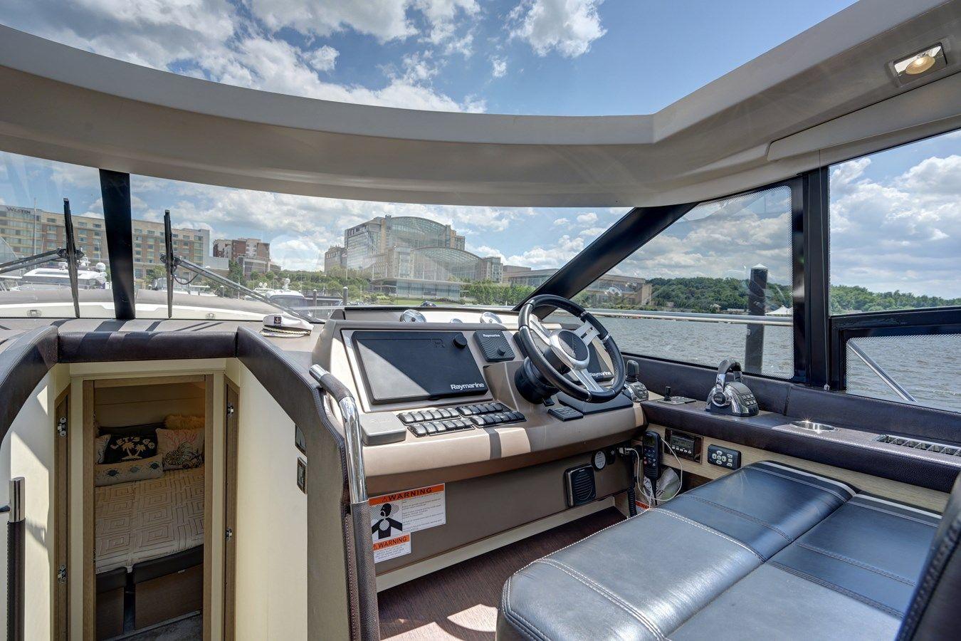 Buy a yacht Lady Maro - PRESTIGE