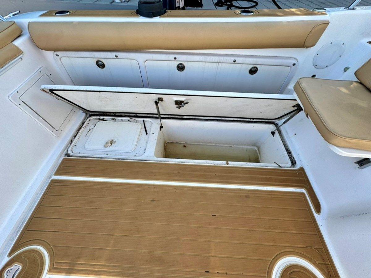 Buy a yacht - 3200 Walk Around