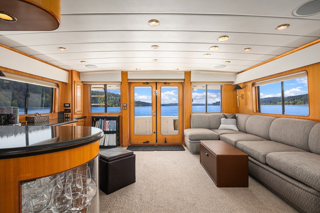best yacht sales deals QUE SA-RAH SA-RAH - SYMBOL