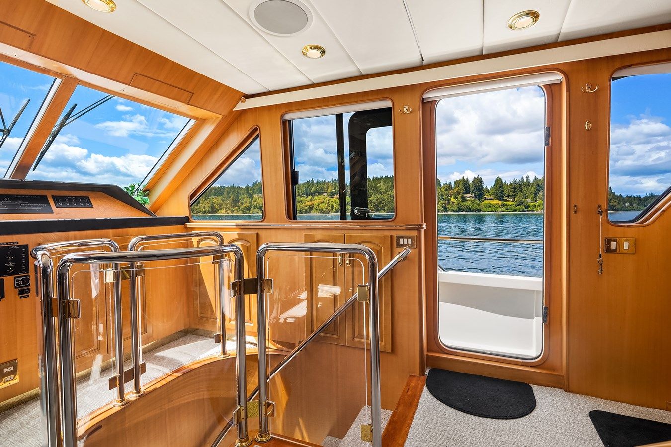 the best price on QUE SA-RAH SA-RAH Pilothouse