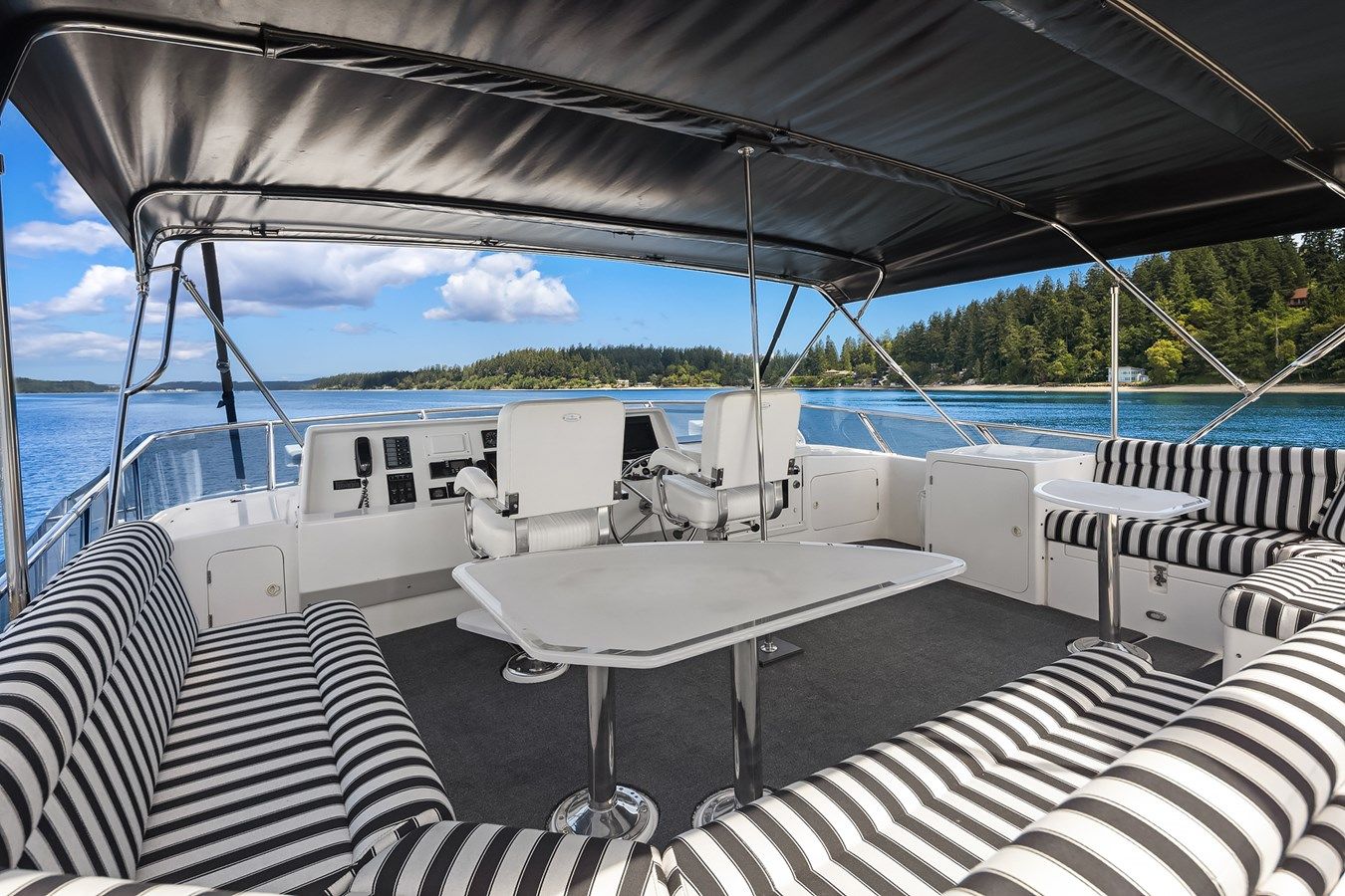 Buy a QUE SA-RAH SA-RAH Pilothouse at Shestakov Yacht Sales