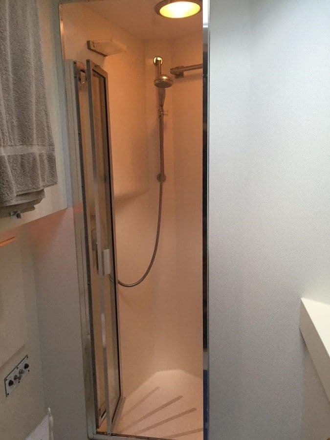 Buy a Lumber Away IV - Hatteras at Shestakov Yacht Sales