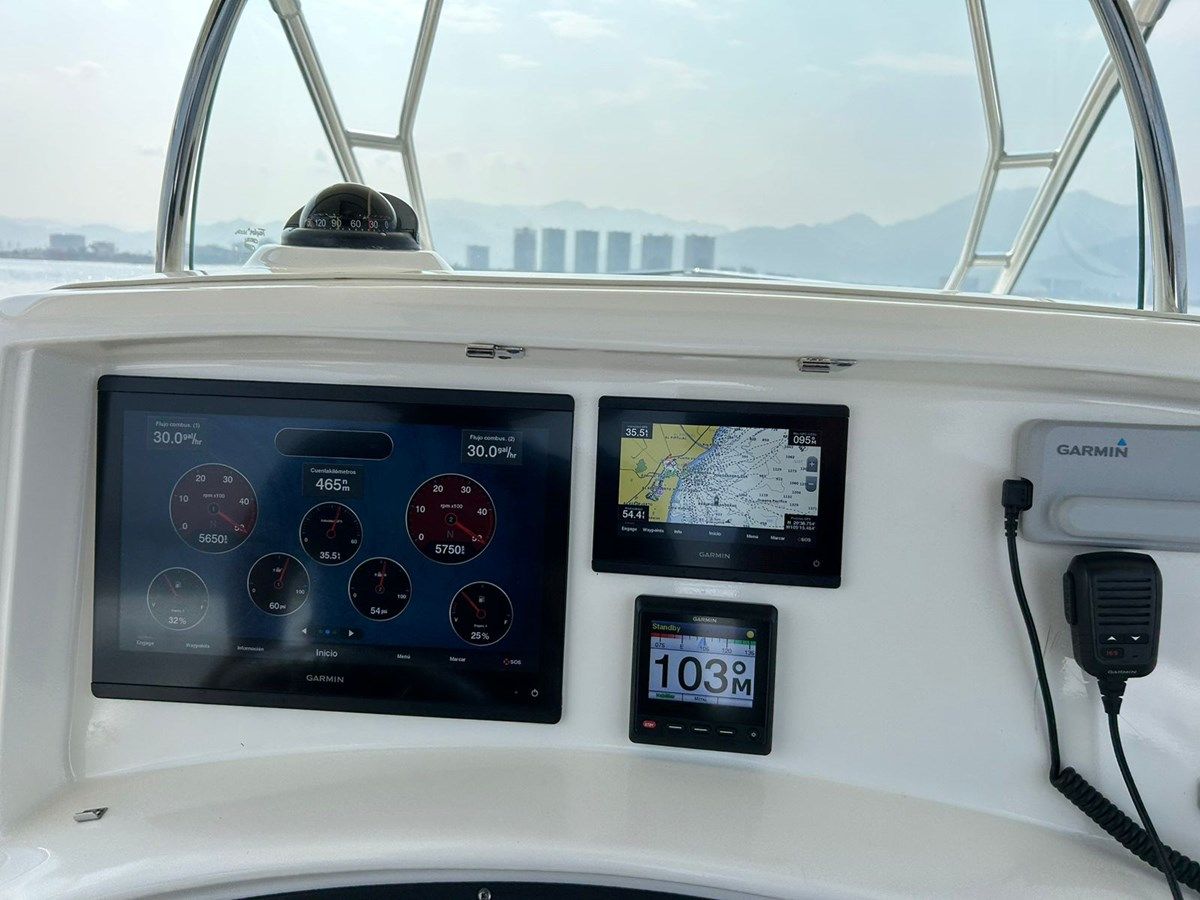 Buy a 2009 Boston Whaler 320 Outrage Cuddy Cabin @ Puerto Vallarta 2009 at Shestakov Yacht Sales