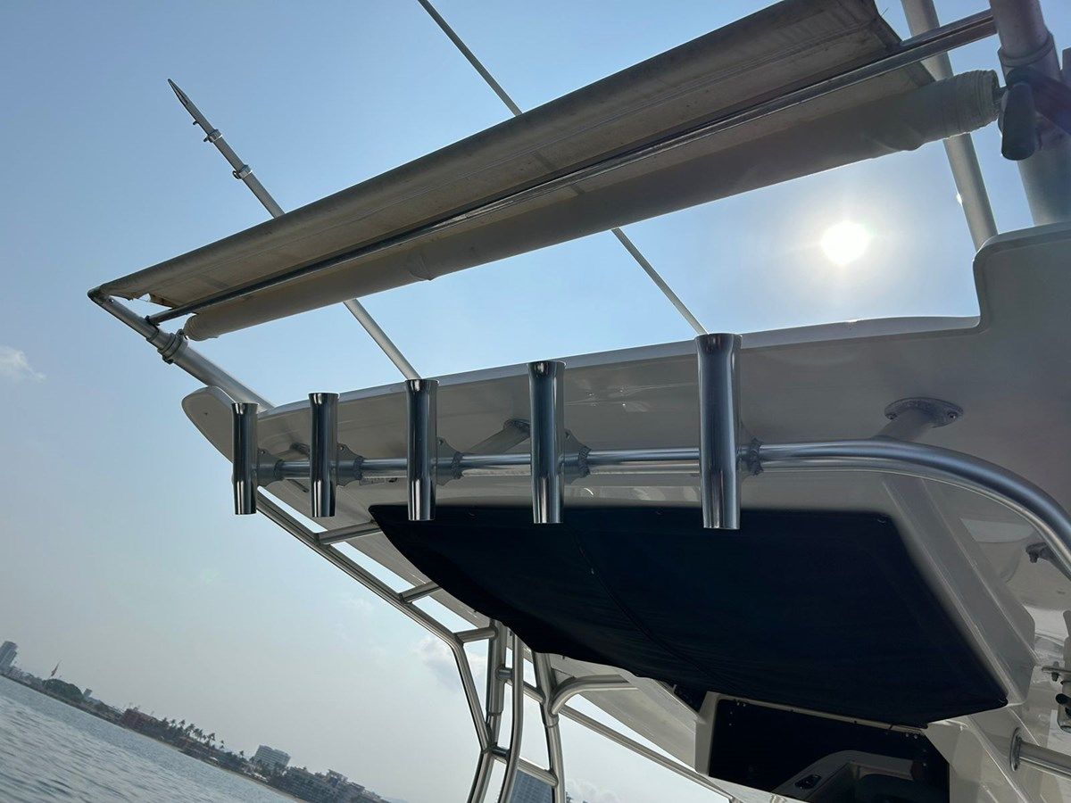 best yacht sales deals 2009 Boston Whaler 320 Outrage Cuddy Cabin @ Puerto Vallarta