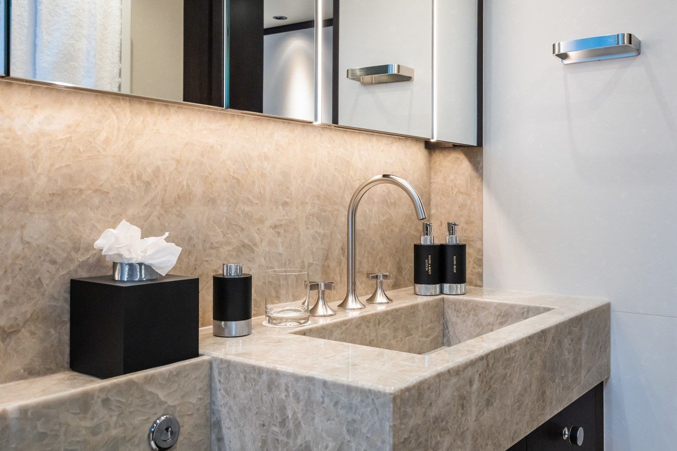 Лучшая цена на EMERALD 1990