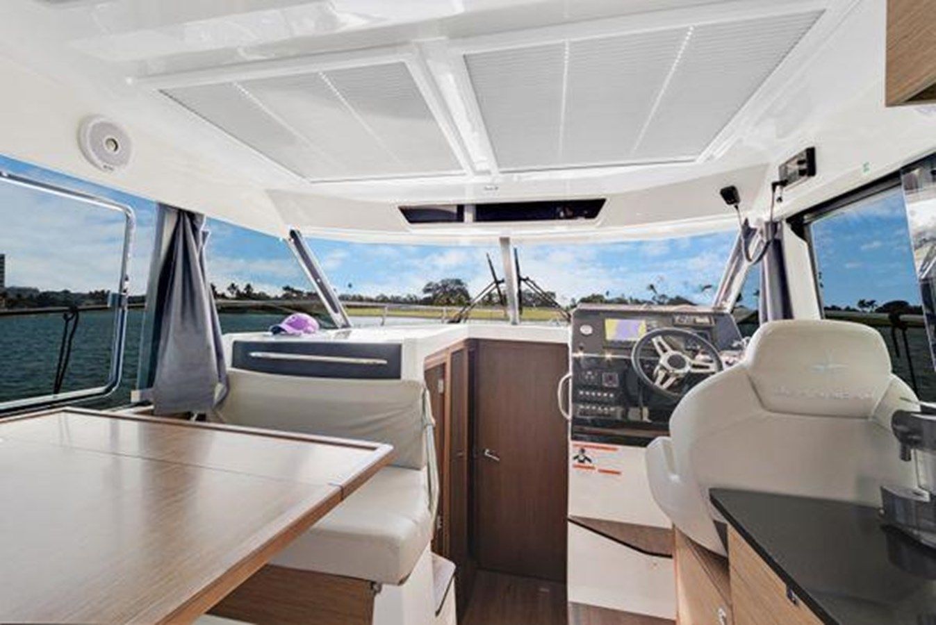 Buy a yacht 2020 Jeanneau NC Weekender 1095 2020