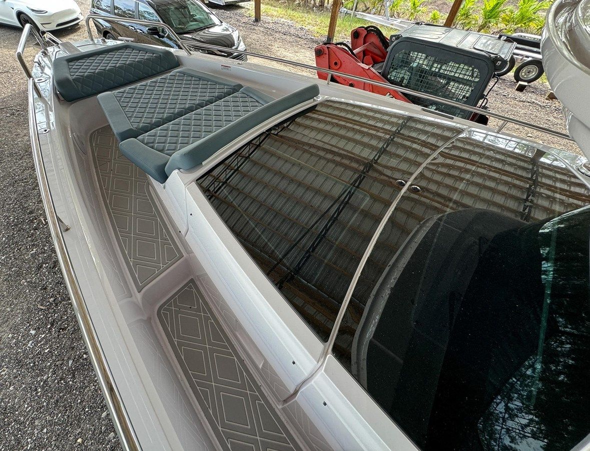 2022 Axopar 37 XC Cross Cabin Brabus 37 XC Cross Cabin Brabus