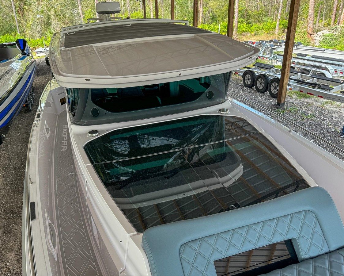 2022 Axopar 37 XC Cross Cabin Brabus