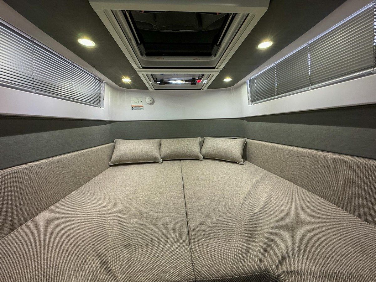 2022 Axopar 37 XC Cross Cabin Brabus