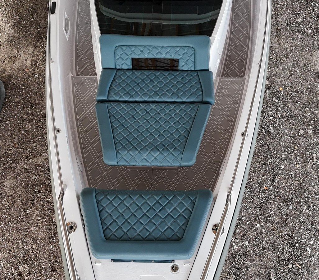 2022 Axopar 37 XC Cross Cabin Brabus - Axopar price