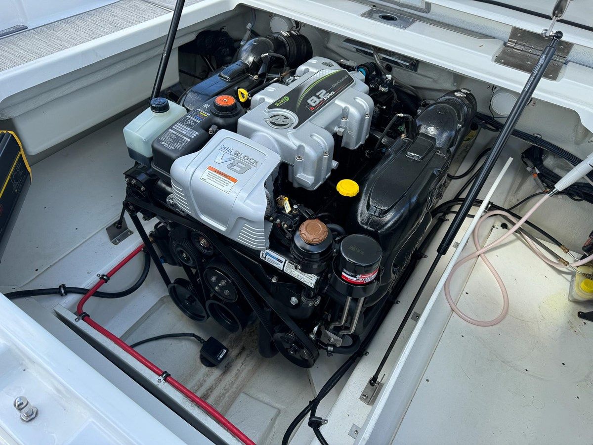 Buy a 2021 Cobalt R8 28 at Shestakov Yacht Sales