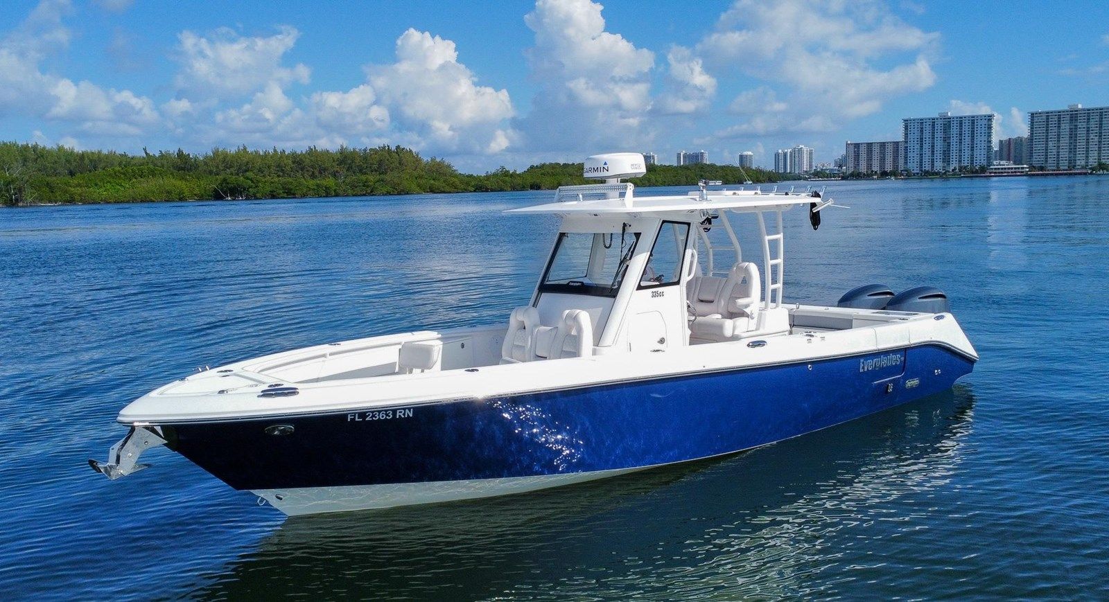 Buy a yacht 2018 Everglades 335 Center Console 34