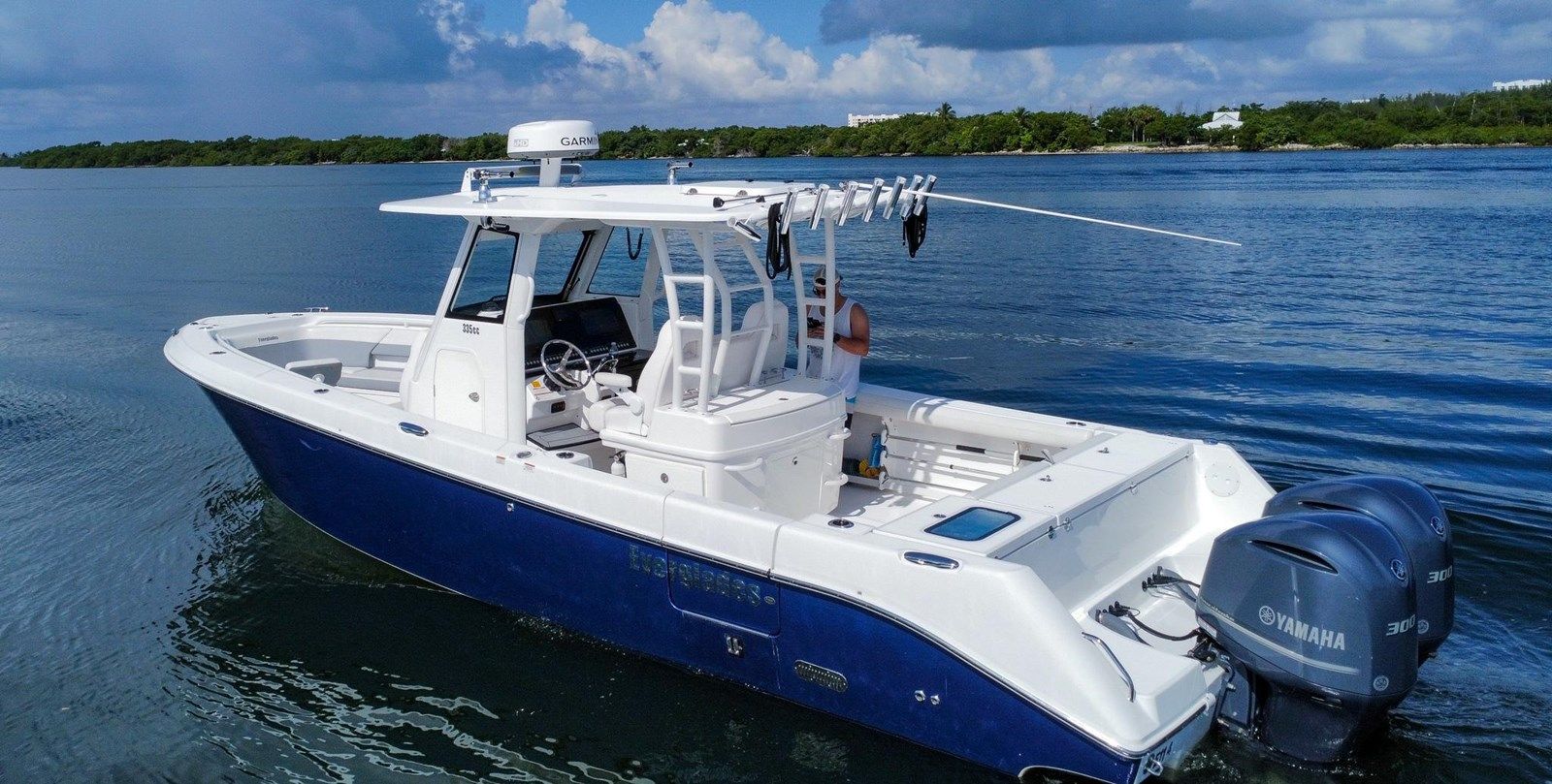 Buy a yacht 2018 Everglades 335 Center Console 335 Center Console