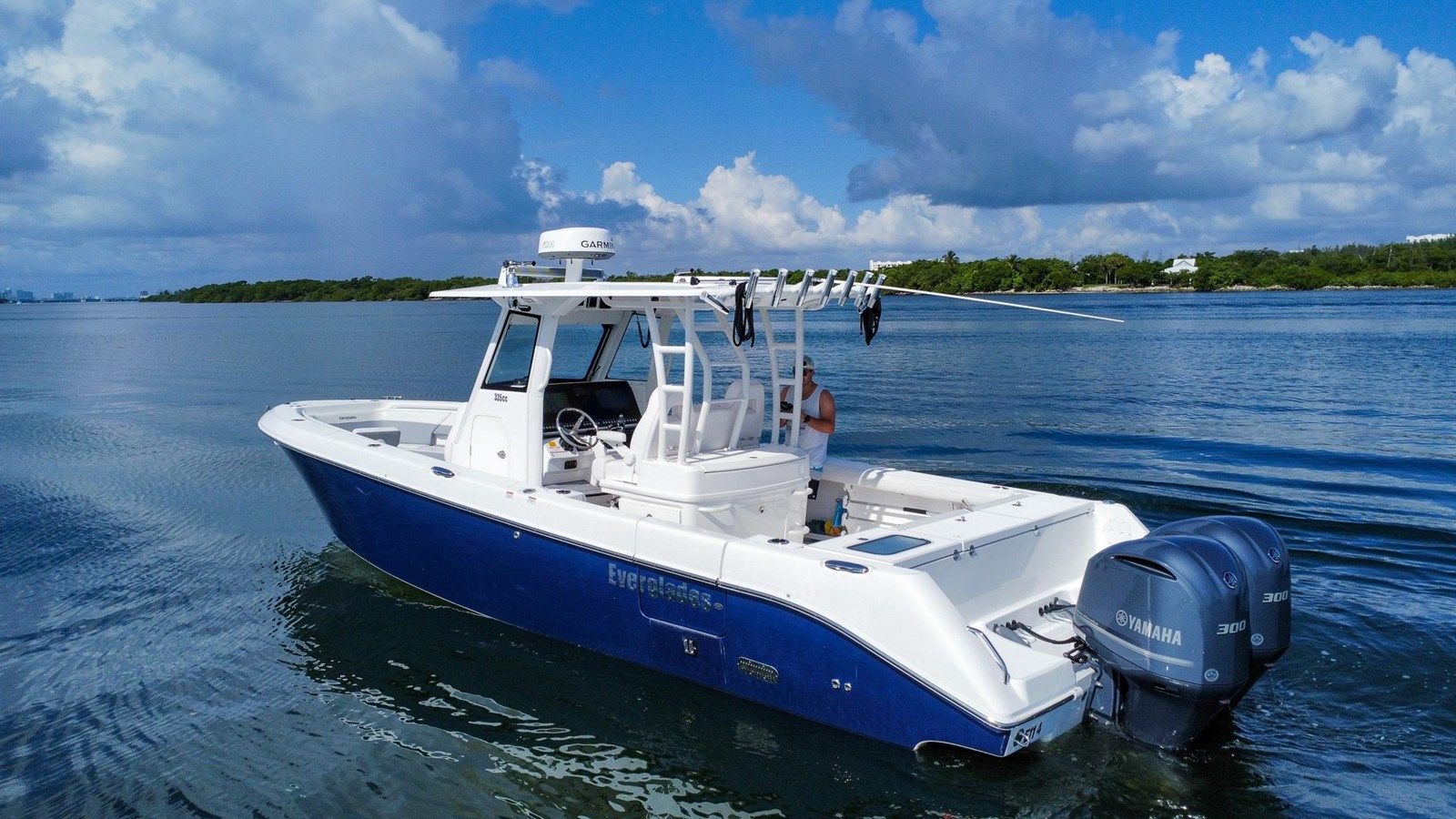 Buy a yacht 2018 Everglades 335 Center Console - Everglades