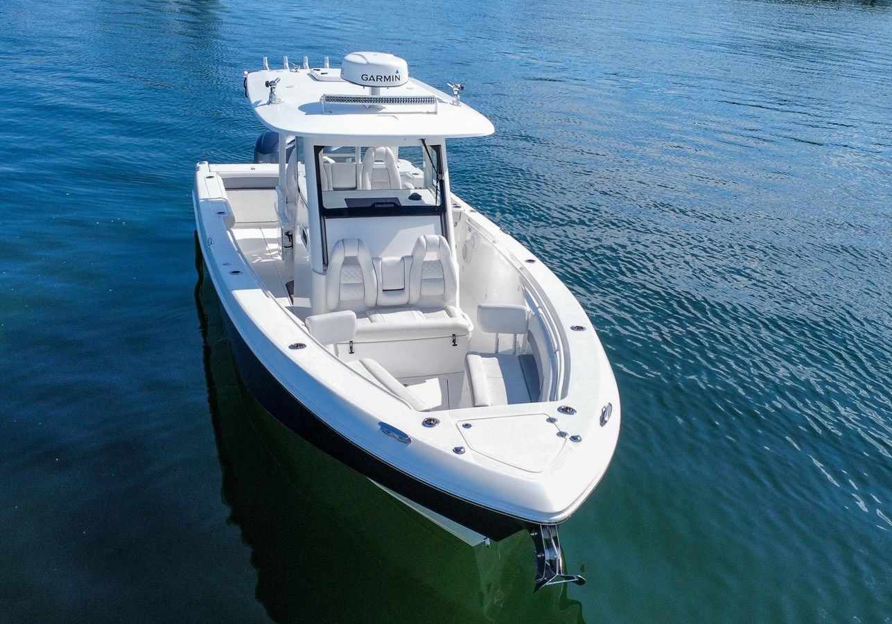 Buy a yacht 2018 Everglades 335 Center Console 2018
