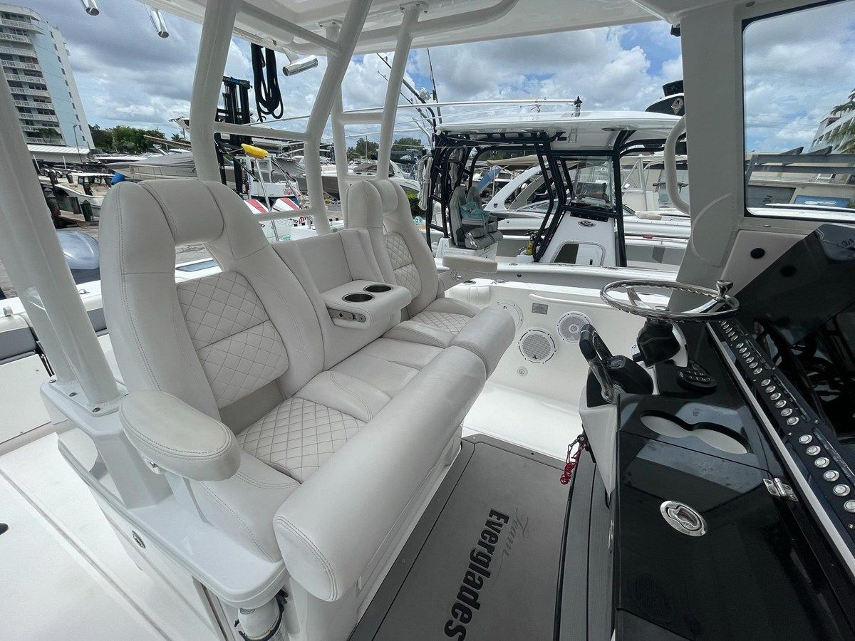 best yacht sales deals 2018 Everglades 335 Center Console
