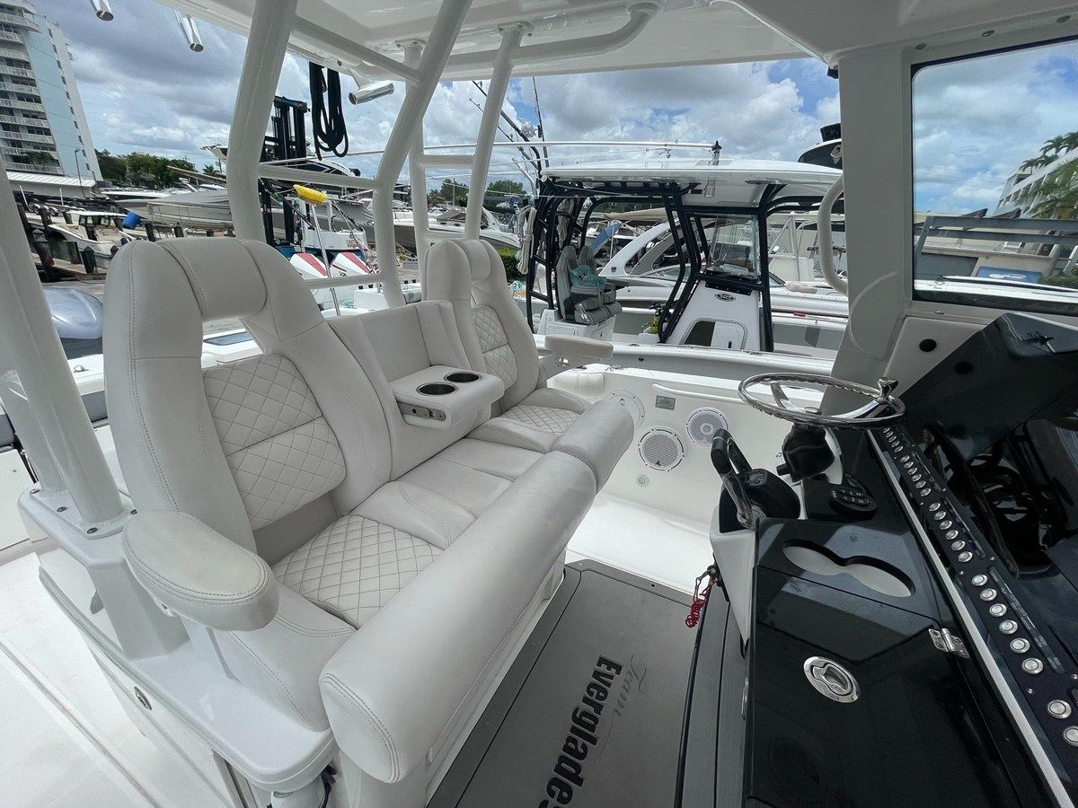 2018 Everglades 335 Center Console price