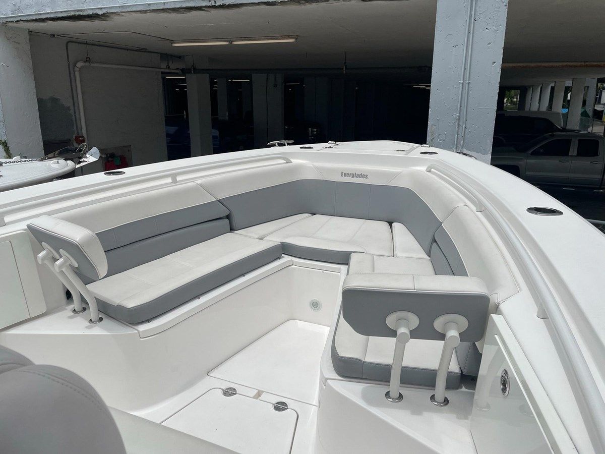 the best price on 2018 Everglades 335 Center Console 2018