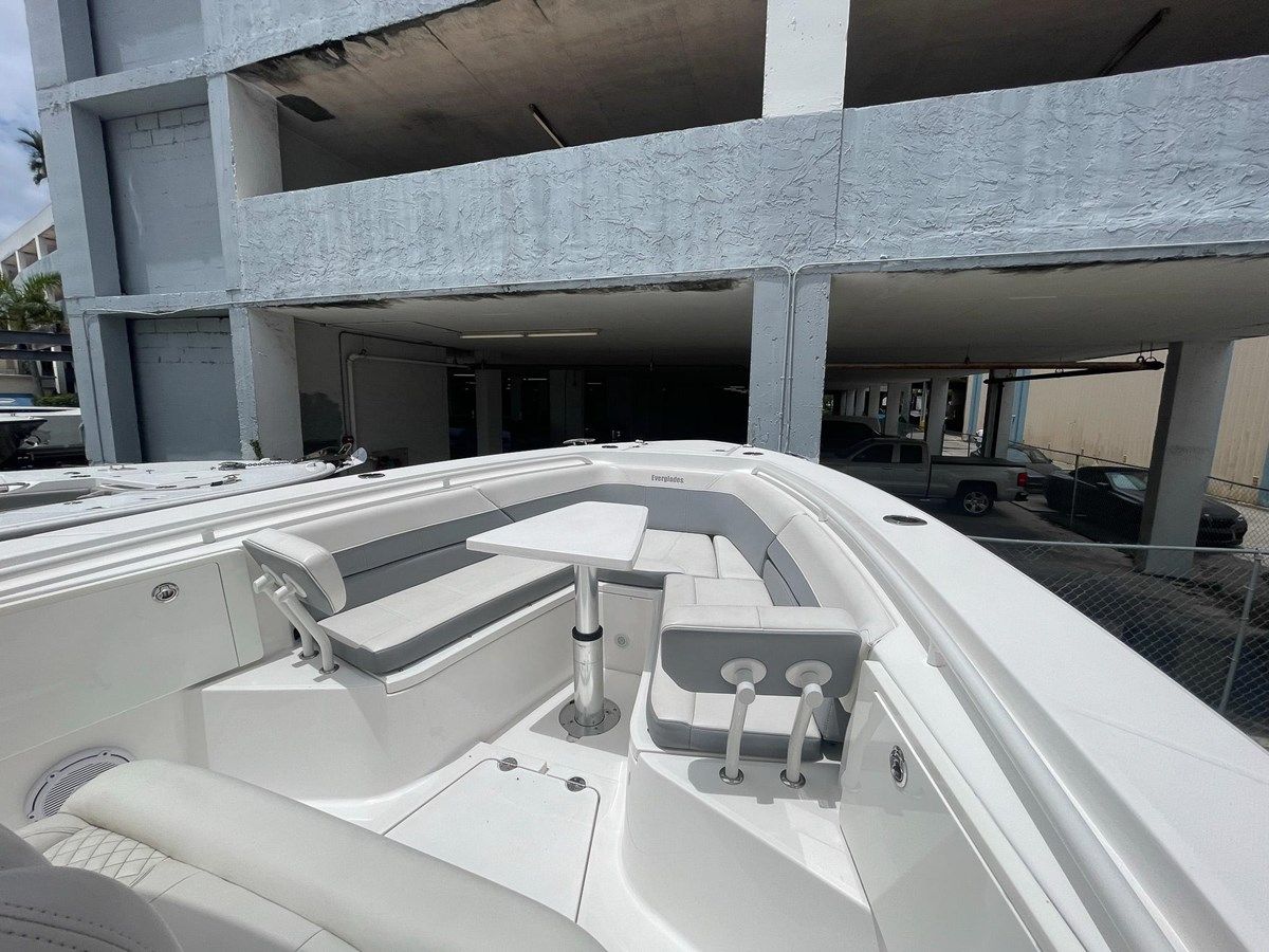 Buy a 2018 Everglades 335 Center Console 335 Center Console at Shestakov Yacht Sales