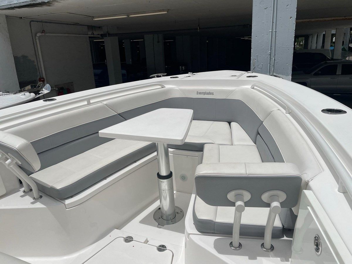 Buy a 2018 Everglades 335 Center Console 2018 at Shestakov Yacht Sales