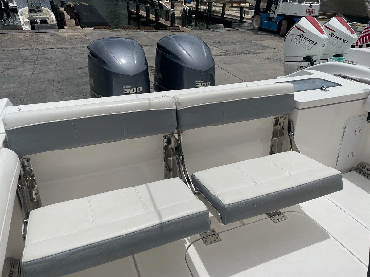 2018 Everglades 335 Center Console