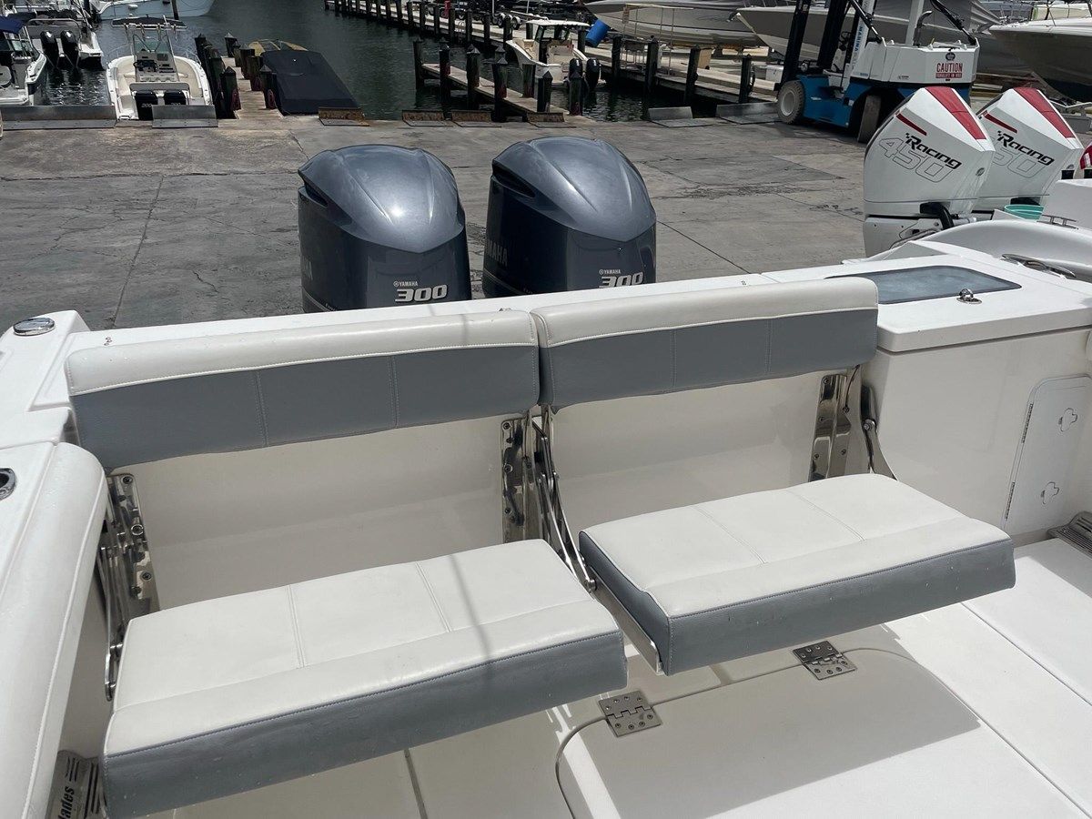 best yacht sales deals 2018 Everglades 335 Center Console - Everglades