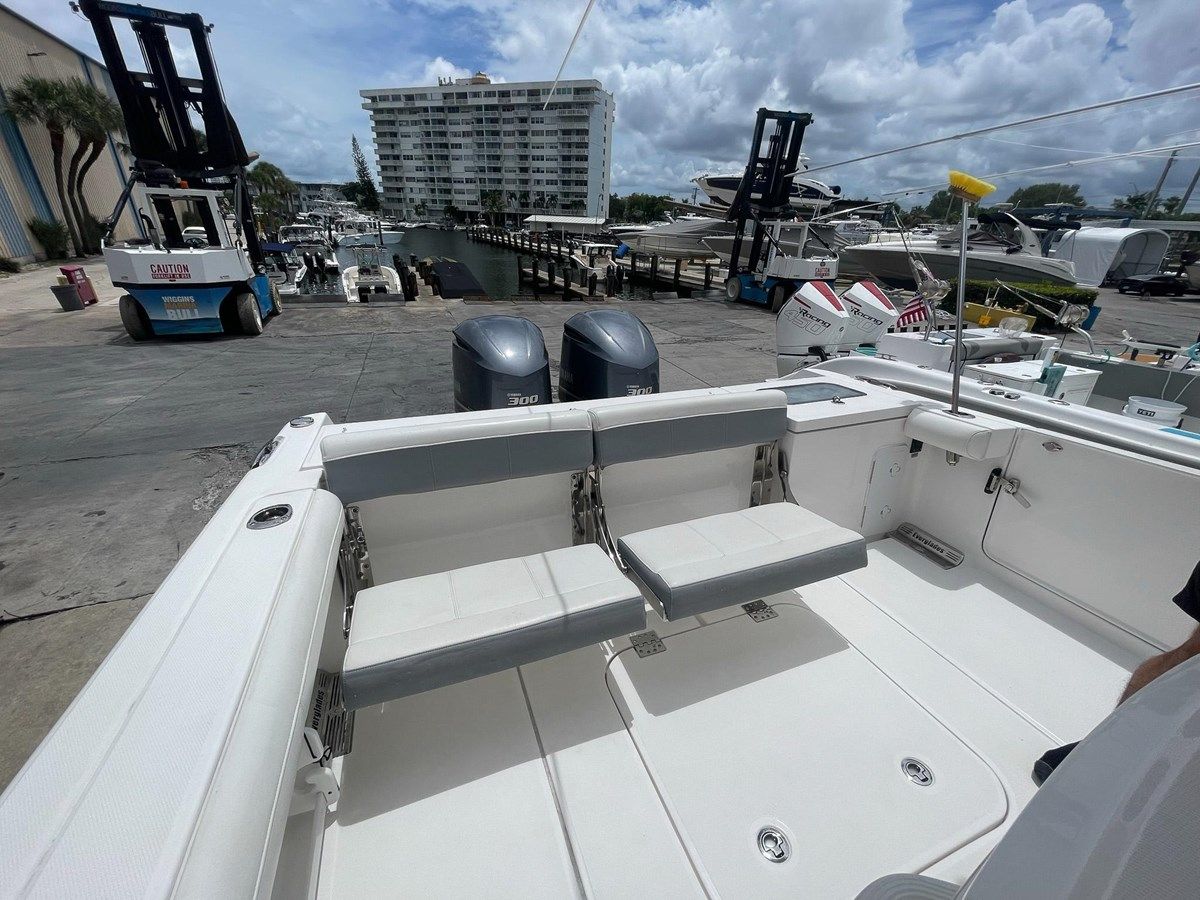 the best price on 2018 Everglades 335 Center Console 335 Center Console