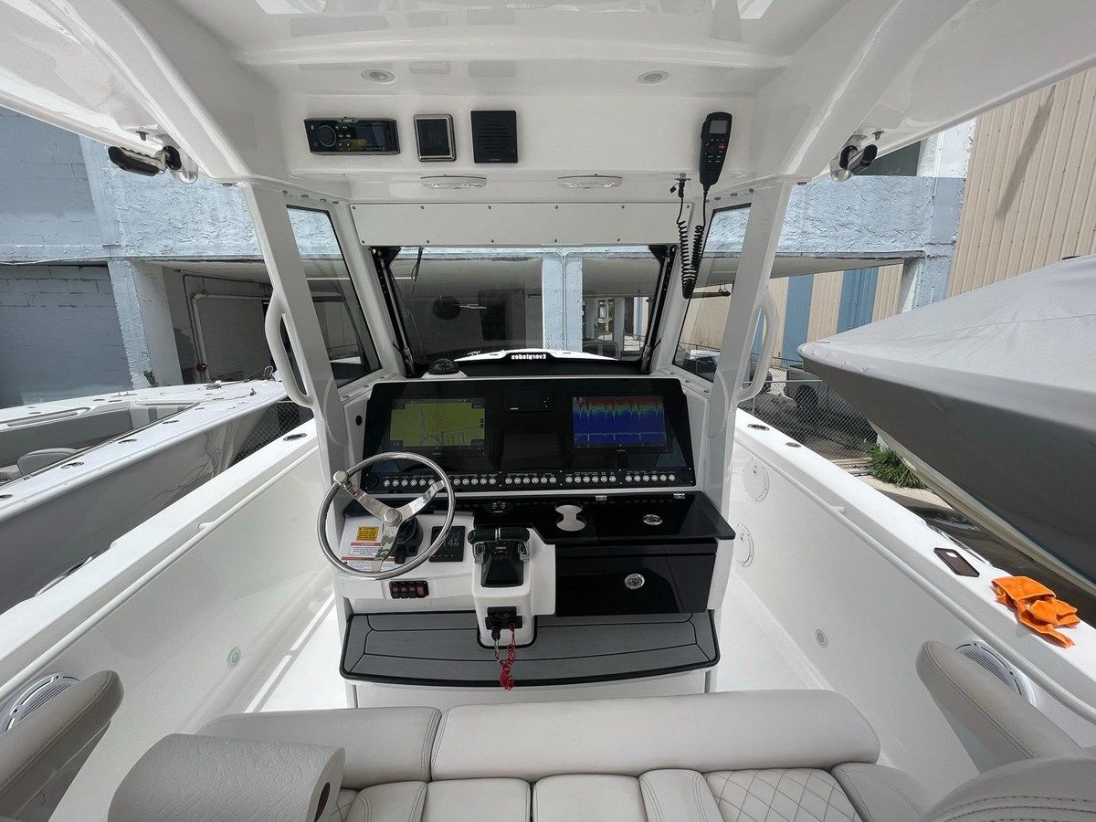 best yacht sales deals 2018 Everglades 335 Center Console 34