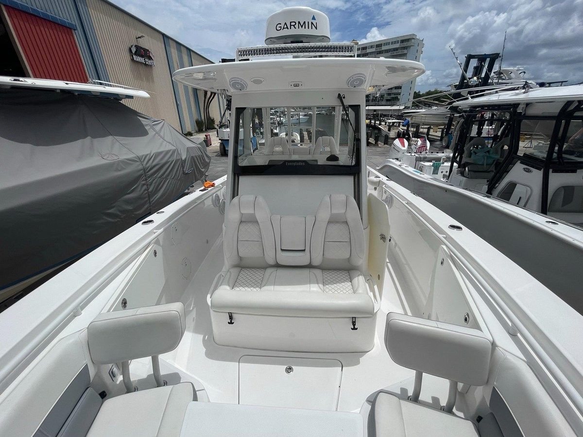 Buy a 2018 Everglades 335 Center Console 34 at Shestakov Yacht Sales