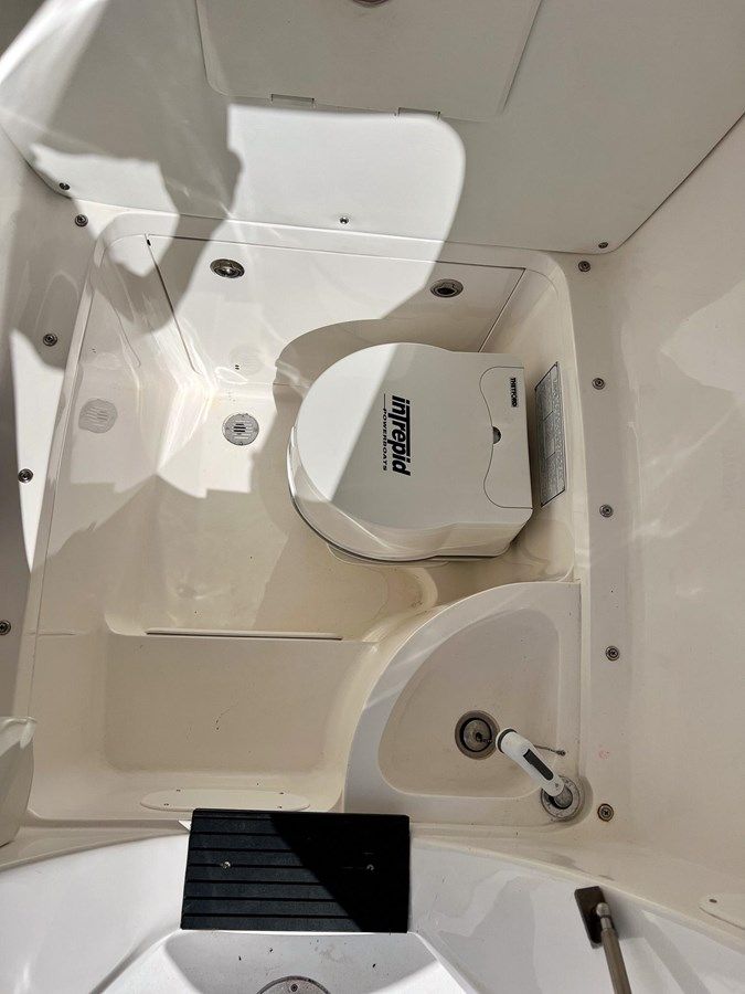 best yacht sales deals 2010 Intrepid 245 Center Console - INTREPID POWERBOATS INC.