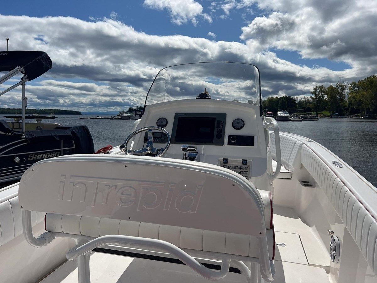 Buy a yacht 2010 Intrepid 245 Center Console 245 Center Console