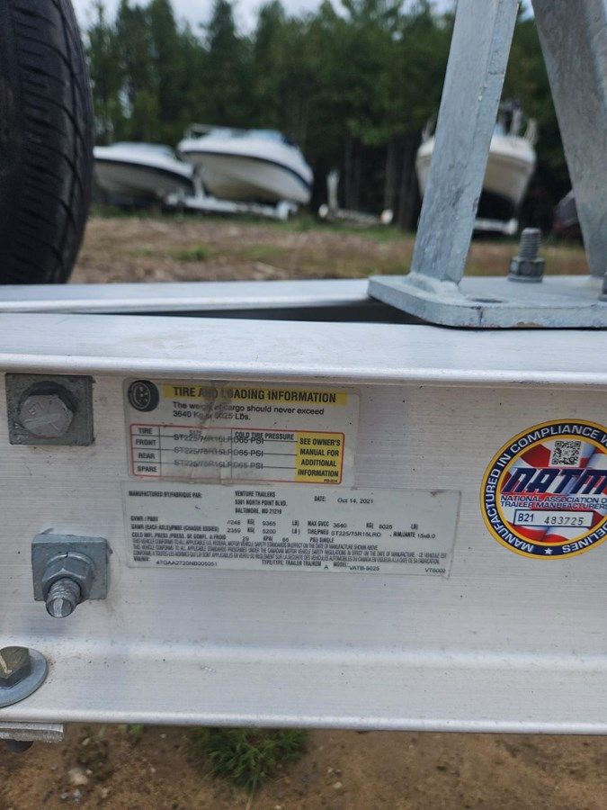 best yacht sales deals 2010 Intrepid 245 Center Console