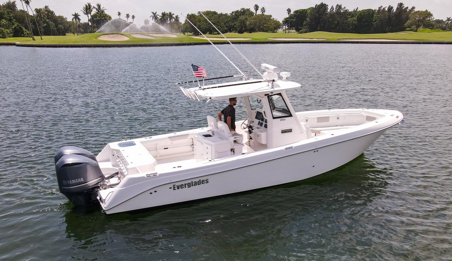 Buy a yacht 2012 Everglades 325 Center Console 2012