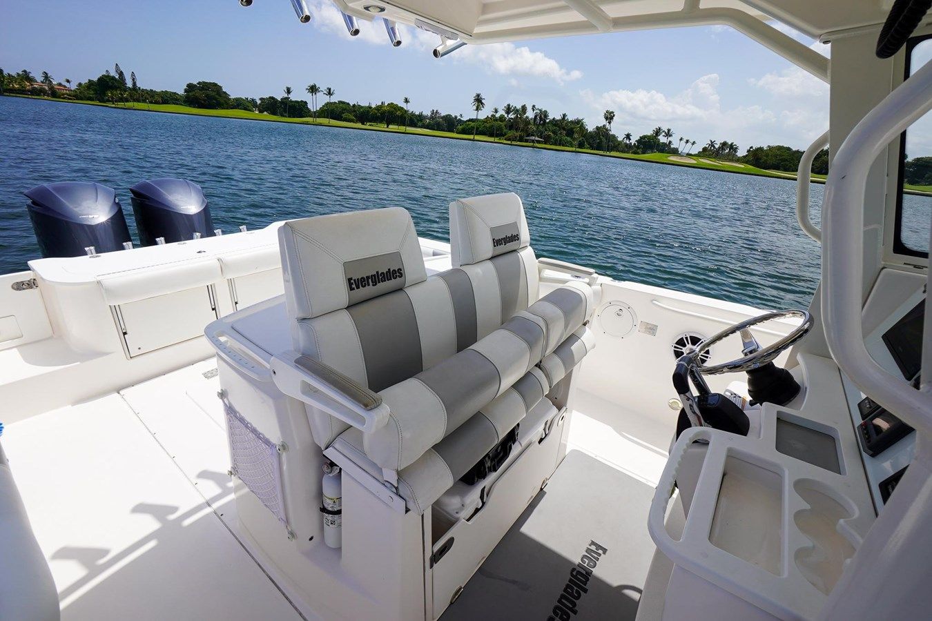 Buy a yacht 2012 Everglades 325 Center Console 2012