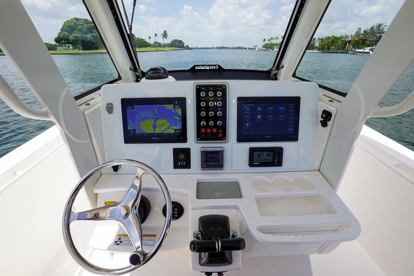 2012 Everglades 325 Center Console 34