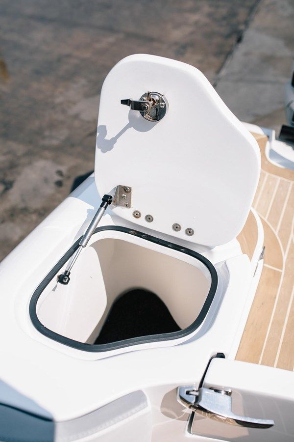 best yacht sales deals 2017 MTI V42 2017