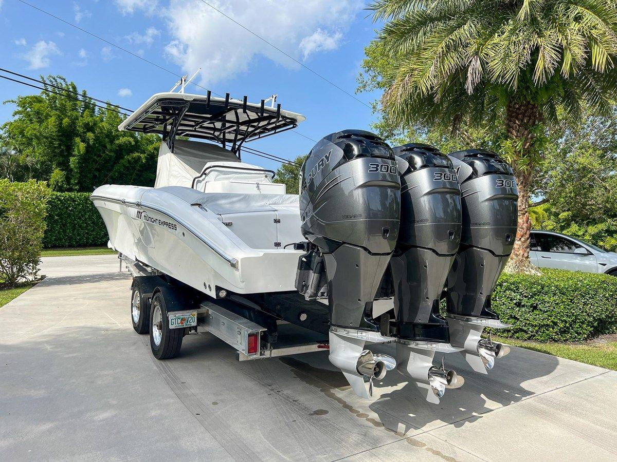 Buy a yacht 2014 Midnight Express 37 Open - Midnight Express Powerboats