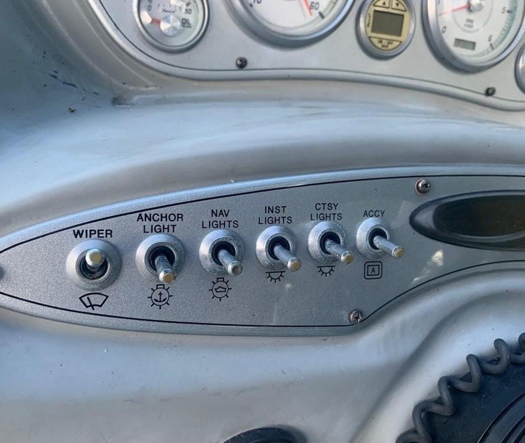 the best price on 2004 Maxum Cruiser 25