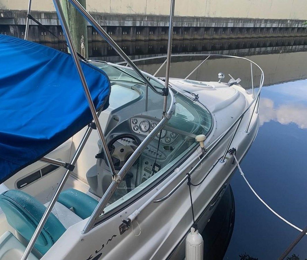 Buy a yacht 2004 Maxum Cruiser Cruiser