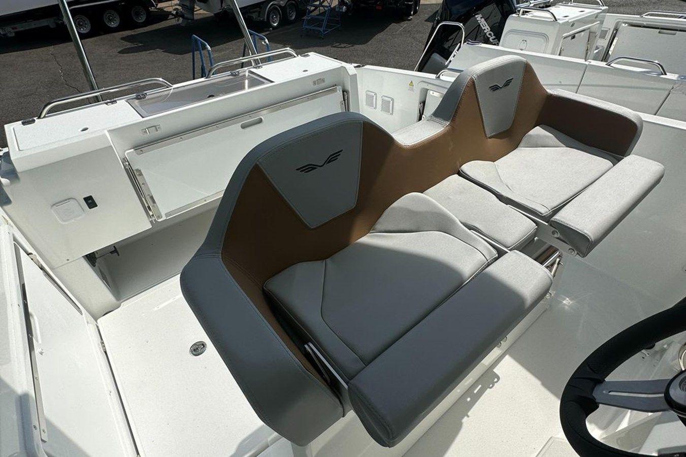 Купить 2023 Beneteau Flyer 8 Space Deck - Beneteau
