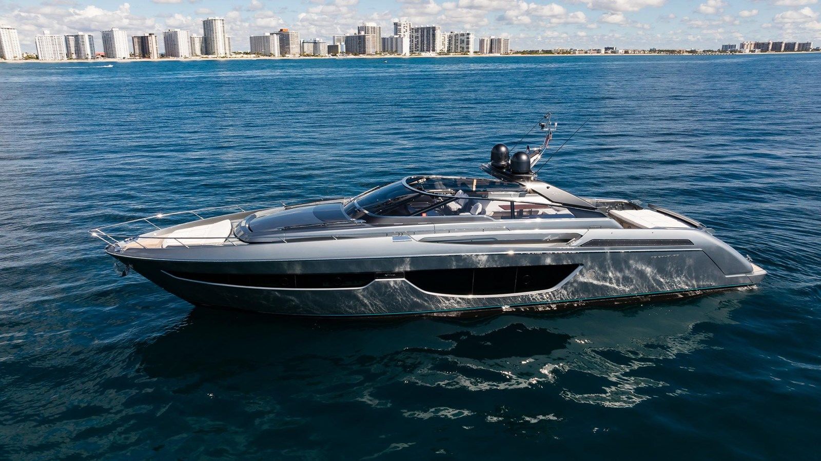 Стоимость яхты 2021 Riva 76' Bahamas 2021