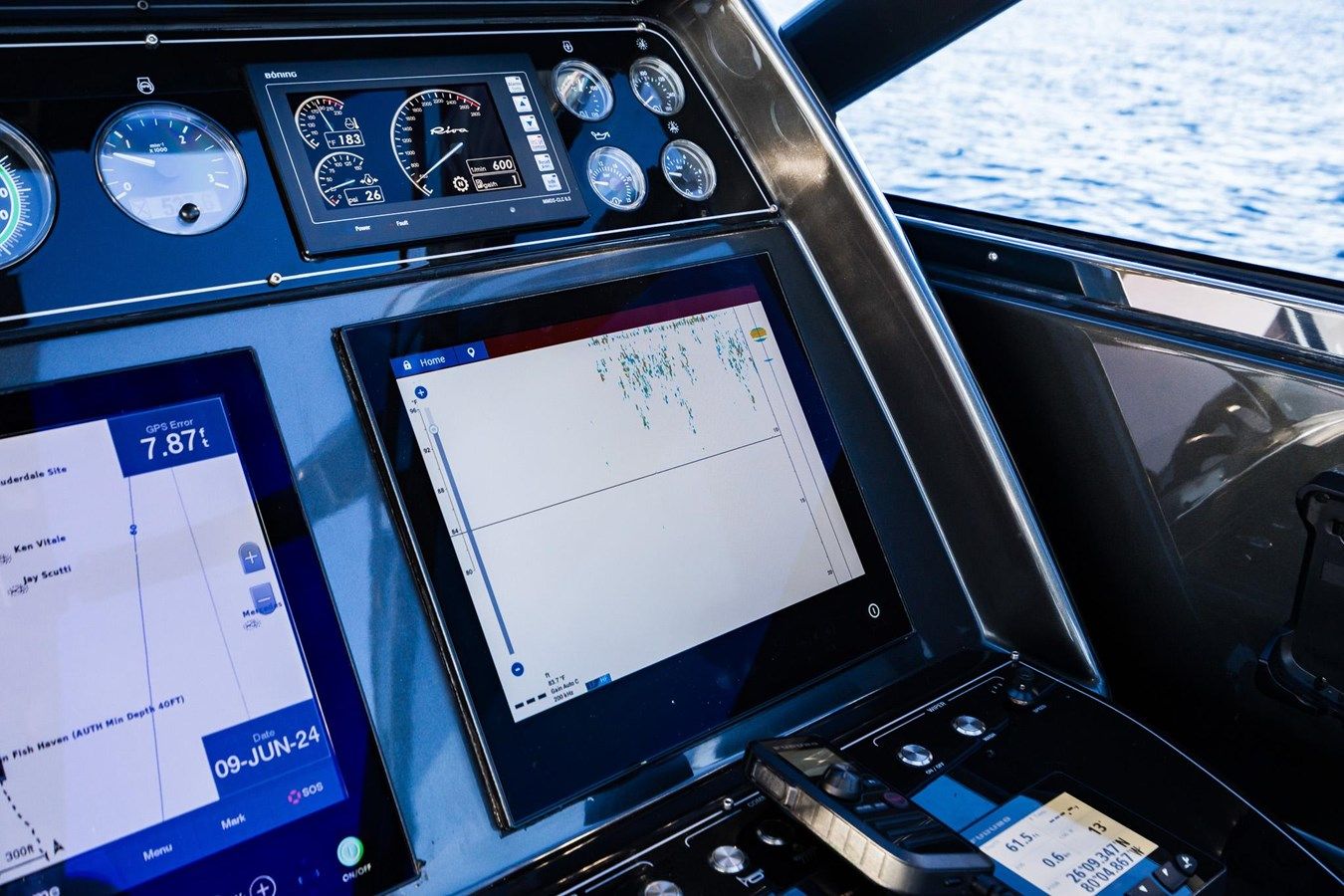 Купить яхту 2021 Riva 76' Bahamas 2021 в Shestakov Yacht Sales