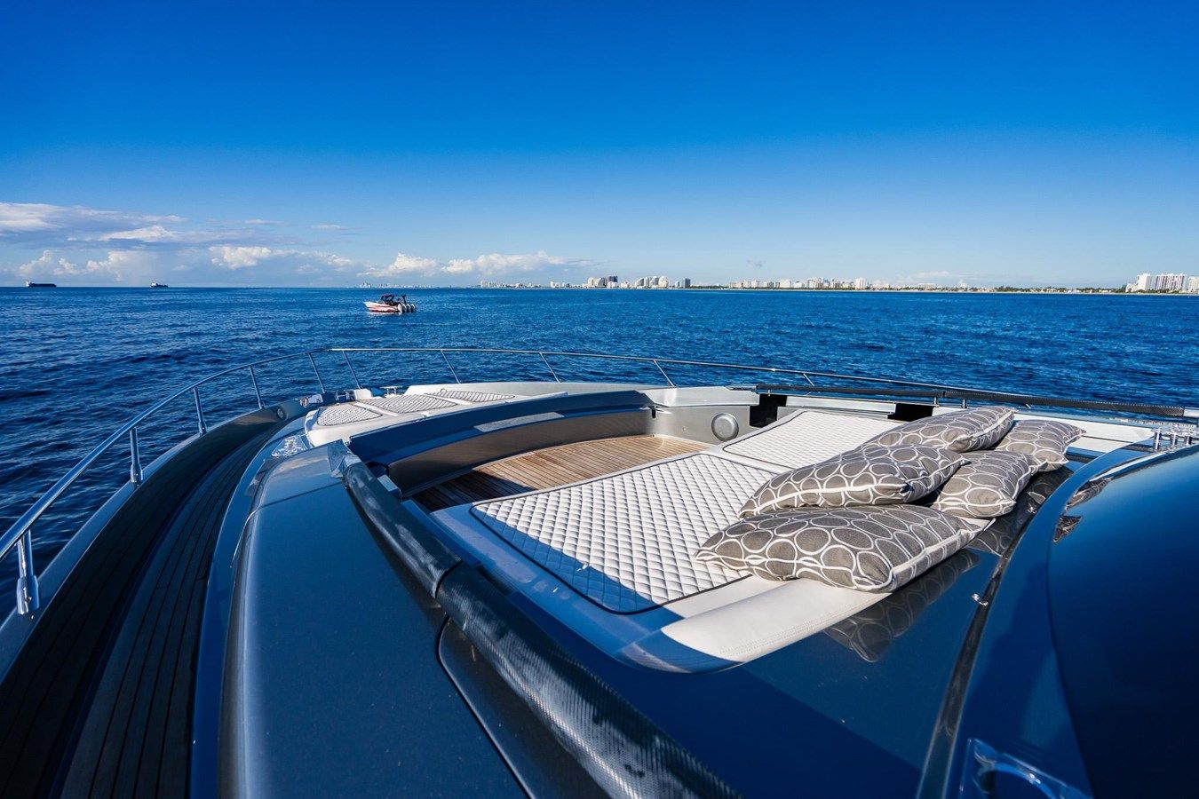 Купить яхту 2021 Riva 76' Bahamas 2021 в Shestakov Yacht Sales