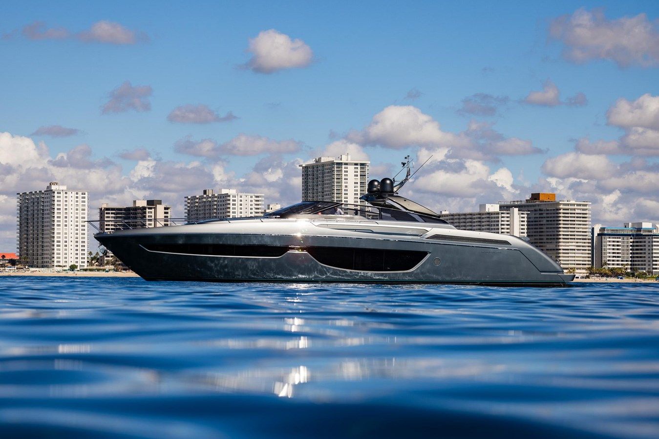 Купить яхту 2021 Riva 76' Bahamas - RIVA YACHT в Shestakov Yacht Sales