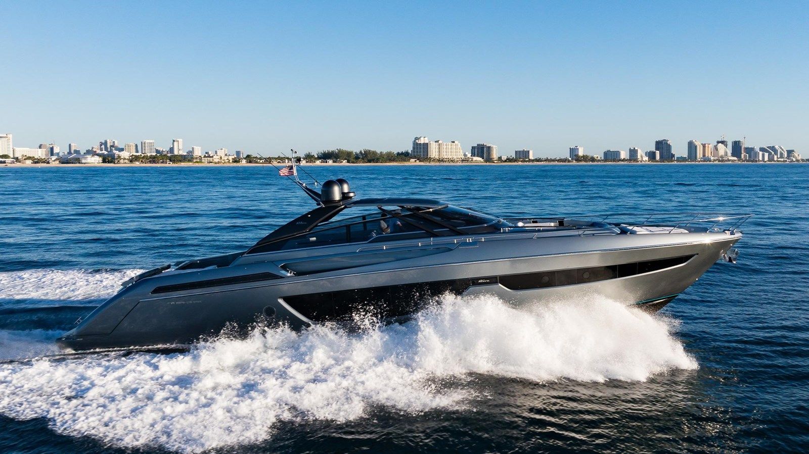 Купить 2021 Riva 76' Bahamas 76' Bahamas