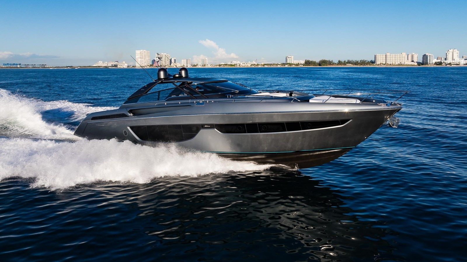 Лучшая цена на 2021 Riva 76' Bahamas 76