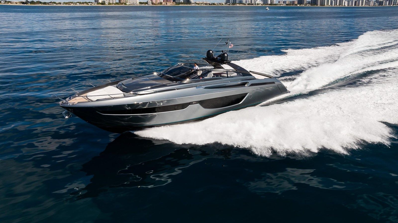 Лучшая цена на 2021 Riva 76' Bahamas - RIVA YACHT