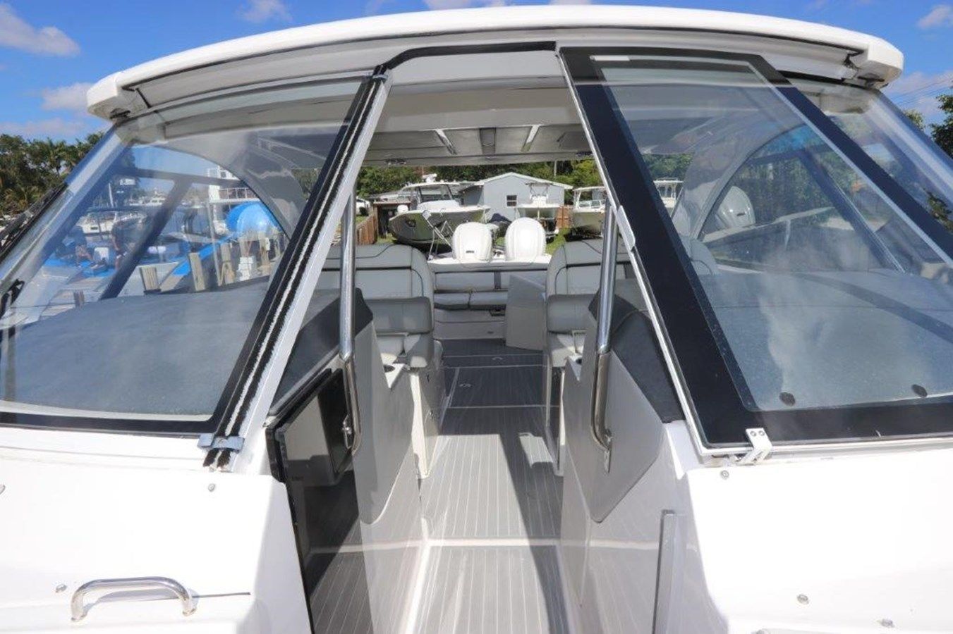 Стоимость яхты -