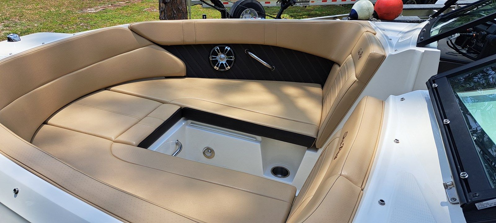 Купить яхту - - SEA RAY в Shestakov Yacht Sales